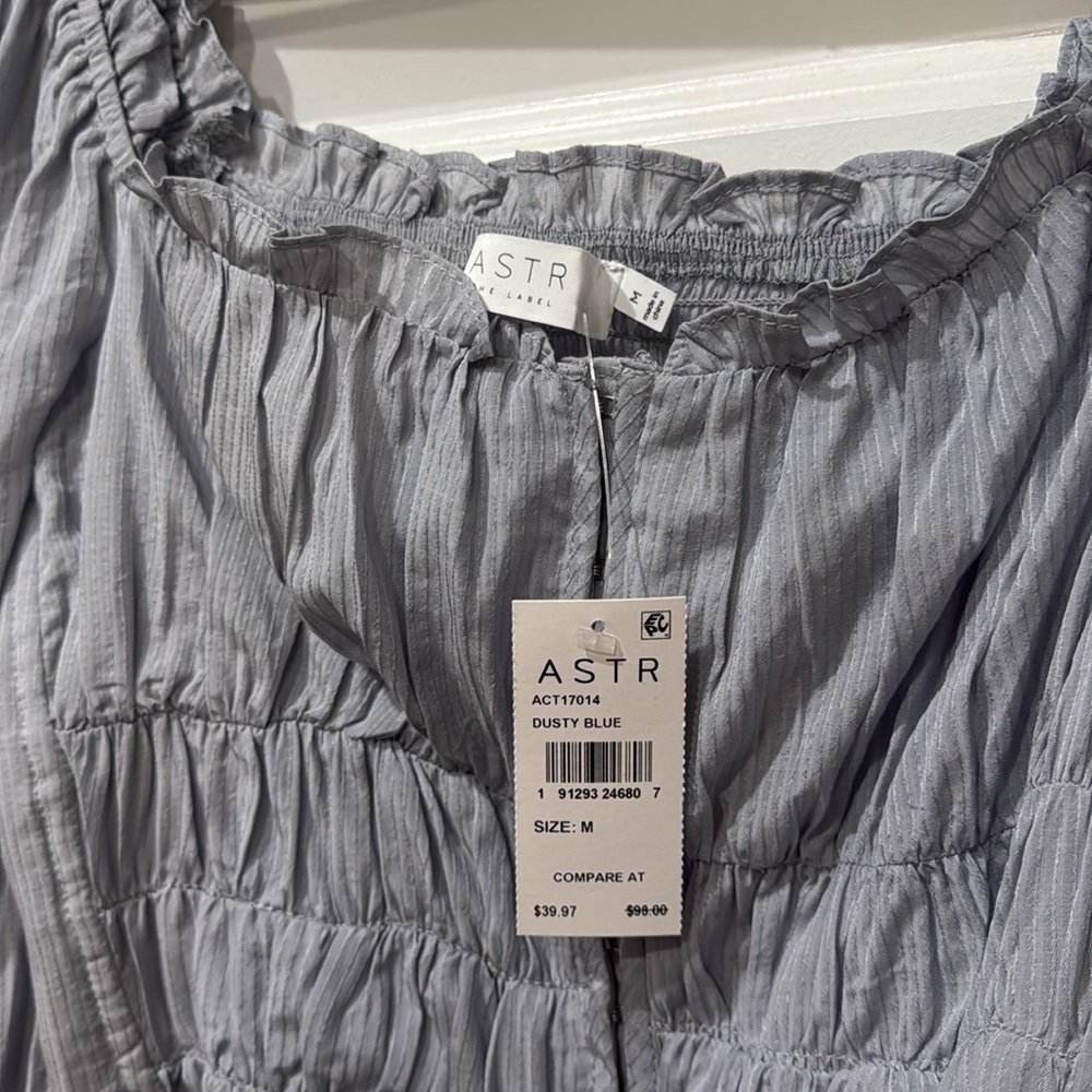 Astr Amber Puff Sleeve Smocked Blouse NWT - Picture 4 of 7